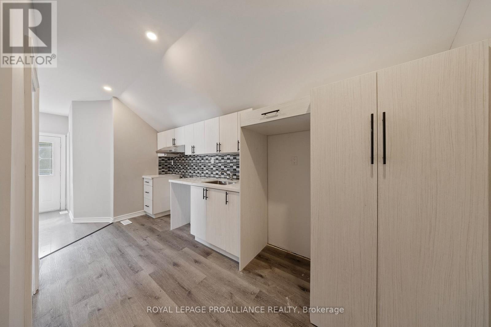 141 ONTARIO STREET - Image 20