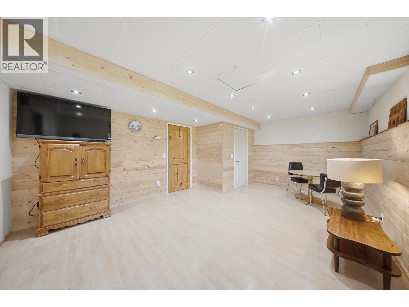 10381 271 ROAD - Image 29