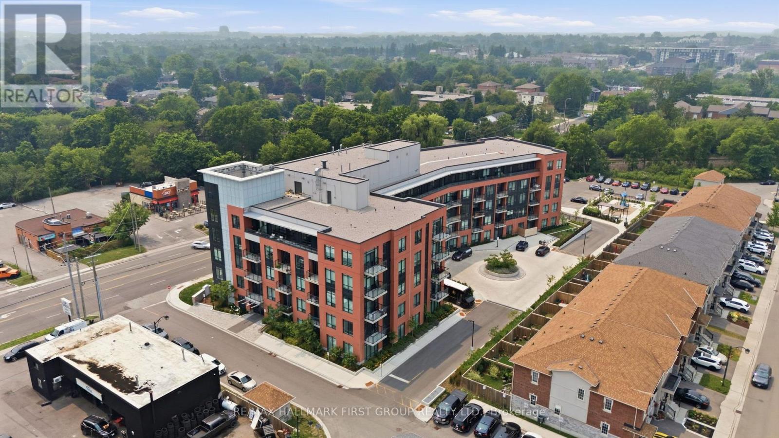 325 - 1010 DUNDAS ST E STREET