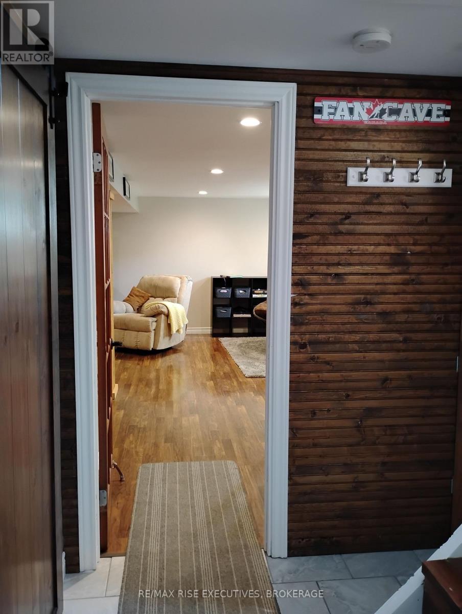 165 ELIZABETH DRIVE - 13