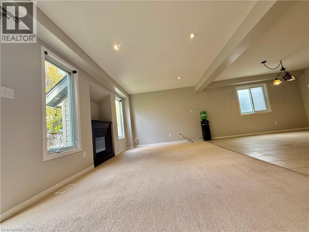 655 VIOLET Street — photo 3