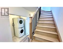 8 - 20 Lytham Green Circle, Newmarket, ON L3Y0H3 Photo 27