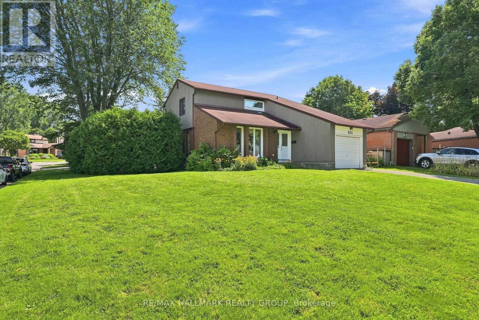 3 Bed, 3 Bath House for Sale in Ottawa – 932 BEAUCLAIRE DRIVE, Ottawa – MLS# X13683096 - Image 29