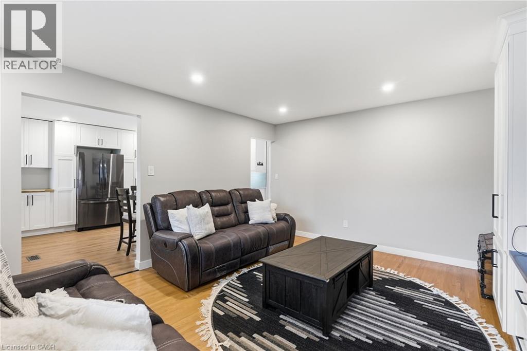 10 TAYLOR Crescent - 8