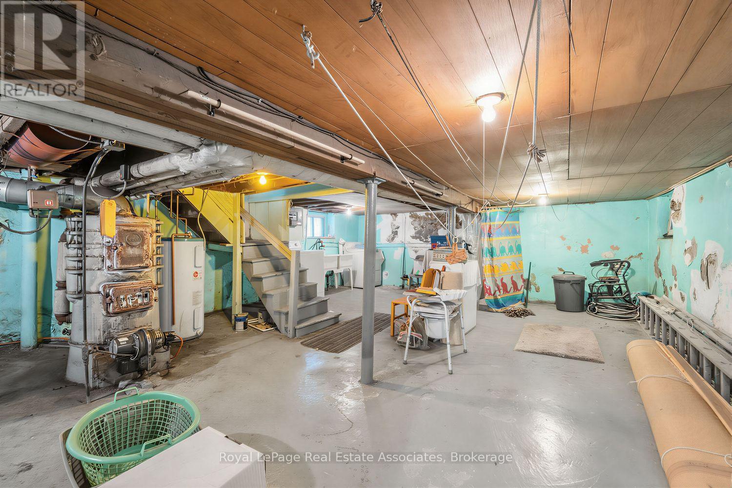 36 GALLEY AVENUE - 12