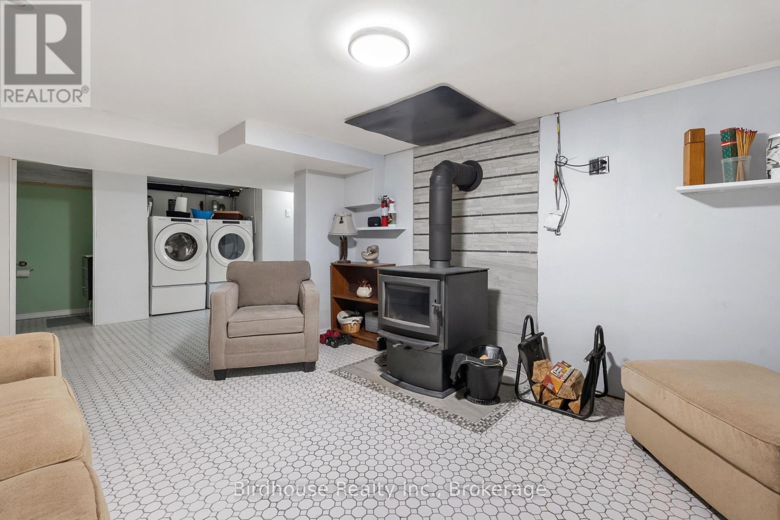 92 EDWINA DRIVE - Image 27