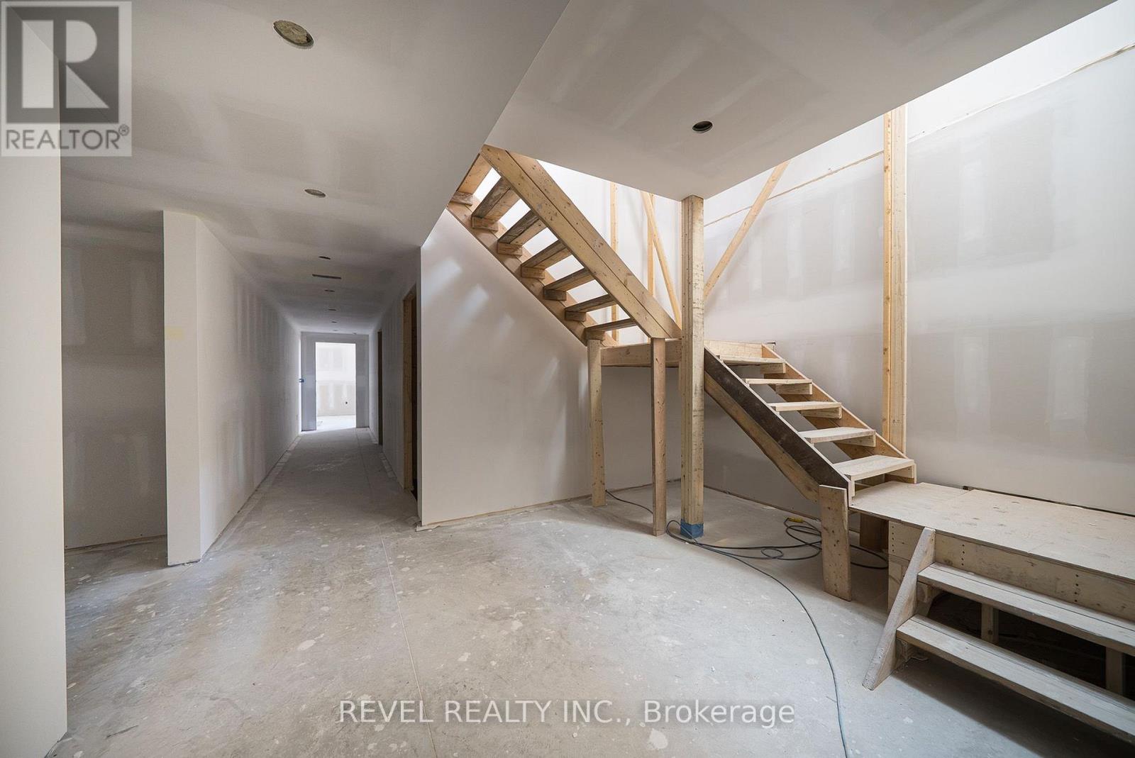 51 WOODHOUSE AVENUE - 22