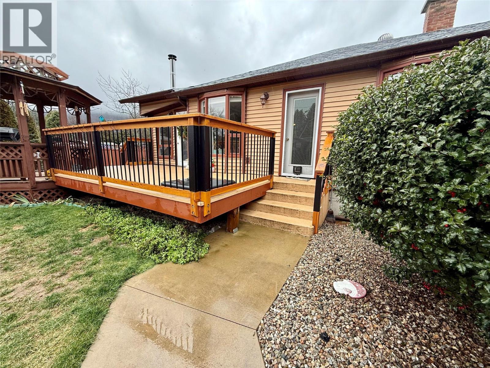 1094 Wanjoff Road, Robson