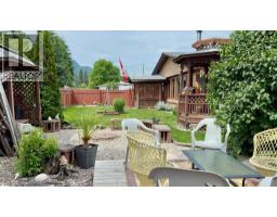 1094 Wanjoff Road, Robson, BC V0G1X0 Photo 41