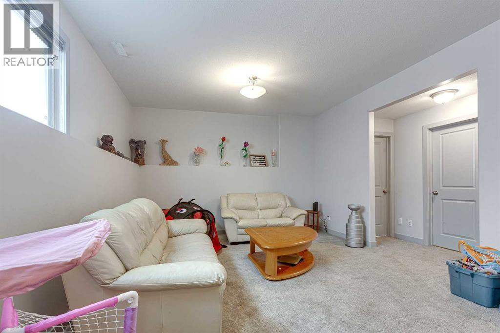 25 Caribou Crescent - 25