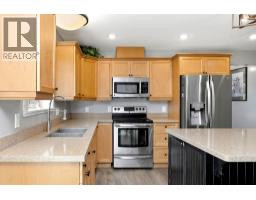 1048 Woodsworth Road, Gibsons, BC V0N1V7 Photo 12