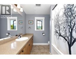 1048 Woodsworth Road, Gibsons, BC V0N1V7 Photo 22