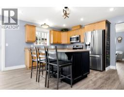 1048 Woodsworth Road, Gibsons, BC V0N1V7 Photo 10