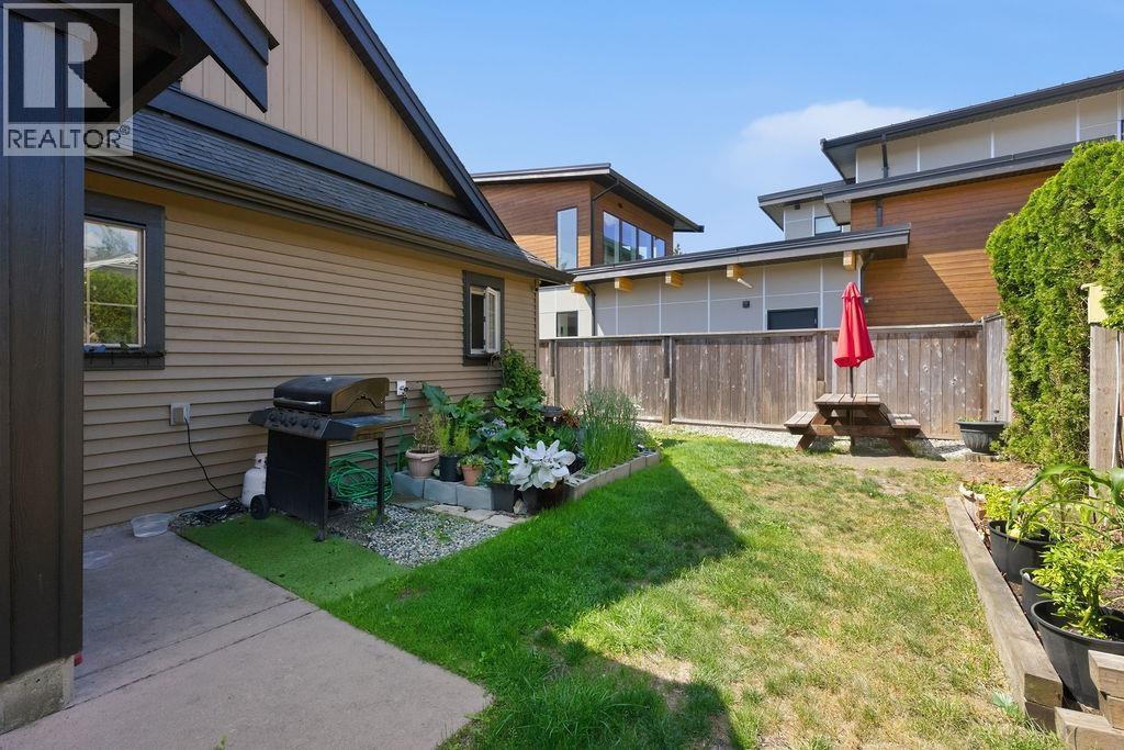 1048 WOODSWORTH ROAD, Gibsons