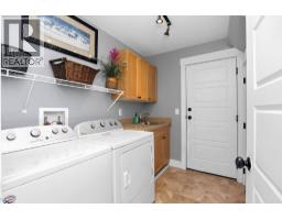 1048 Woodsworth Road, Gibsons, BC V0N1V7 Photo 17