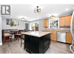 1048 Woodsworth Road, Gibsons, BC V0N1V7 Photo 8