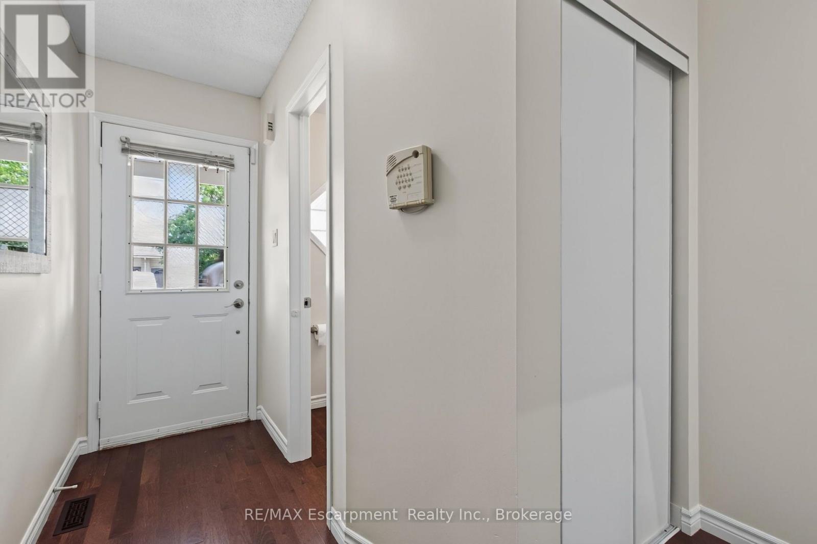 5143 LAMPMAN AVENUE - 22