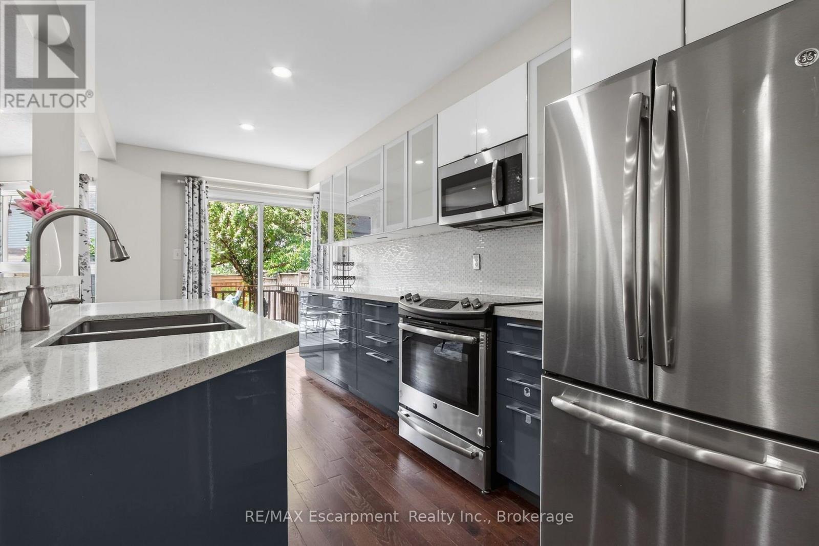 5143 LAMPMAN AVENUE - 8