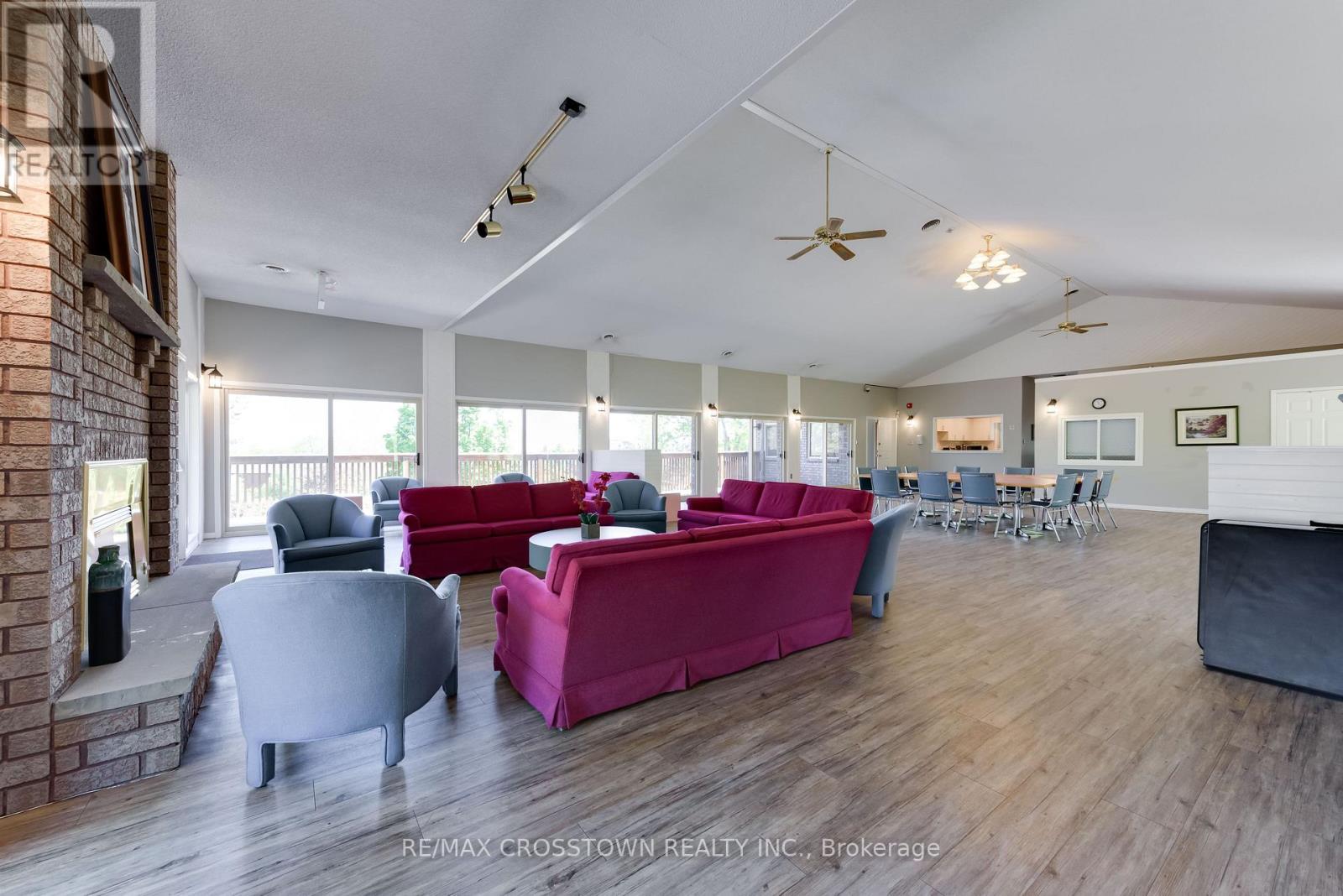 #303 1 QUAIL CRESCENT - 46