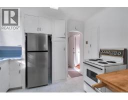1130 May St, Victoria, BC V8V2S5 Photo 9