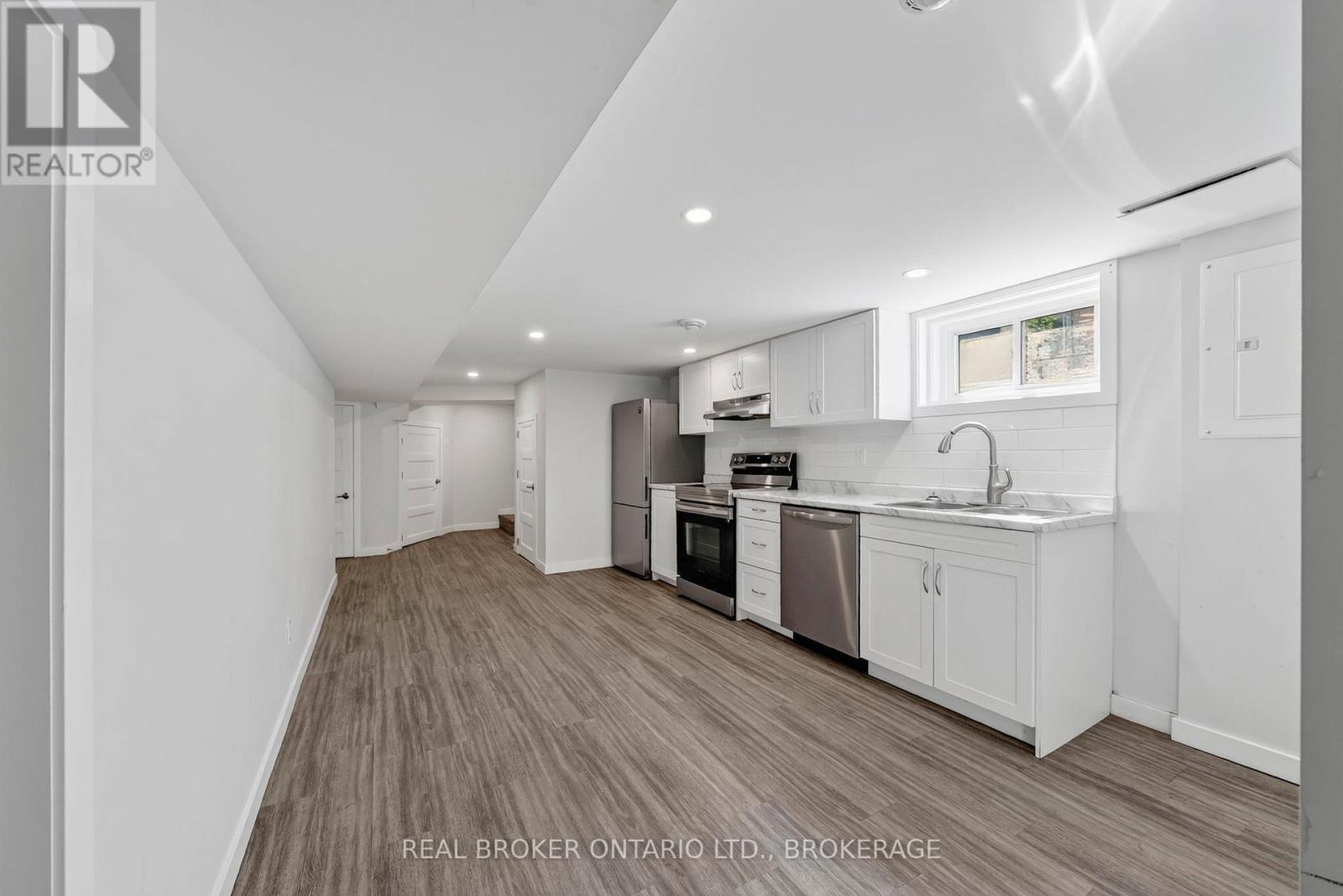 48 BRYDEN AVENUE - 29
