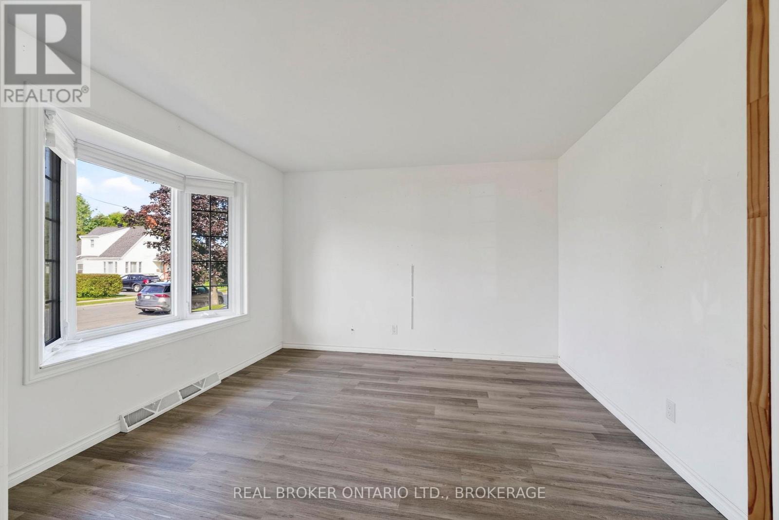 48 BRYDEN AVENUE - Image 3