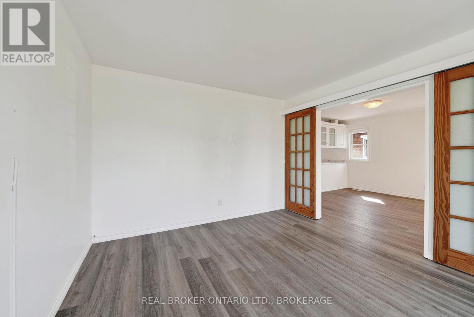 48 BRYDEN AVENUE - 4