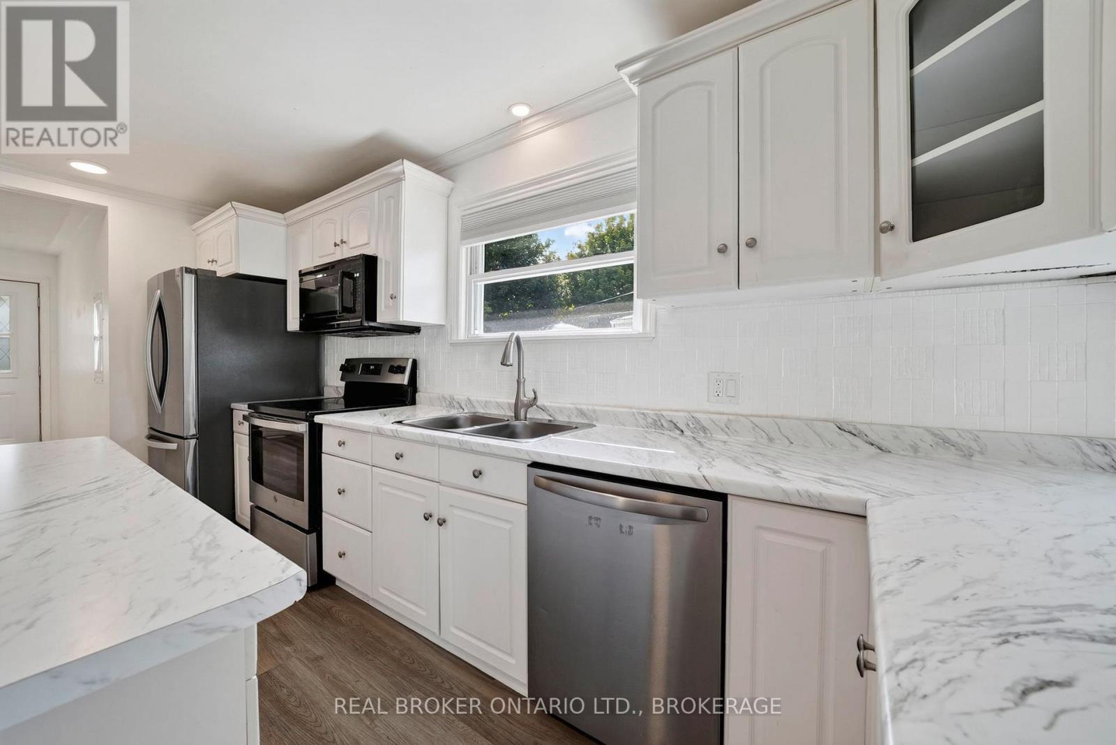 48 BRYDEN AVENUE - 8