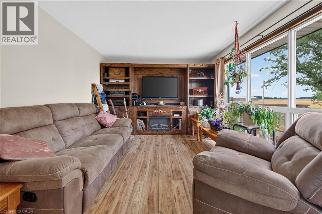 1057 CONCESSION 4 Road - Image 13