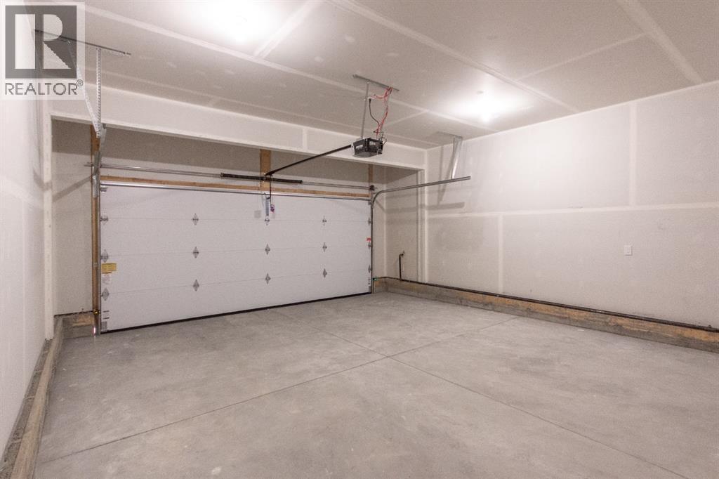 Photos and renderings are examples of a previous home built with the same floor plan, finishes and colours will not be identical to photos