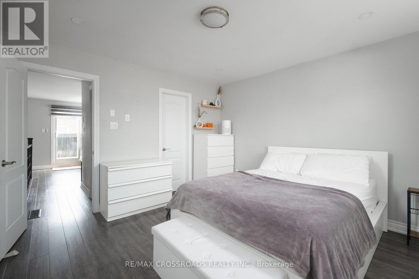 #7 20 HAINFORD STREET - 32