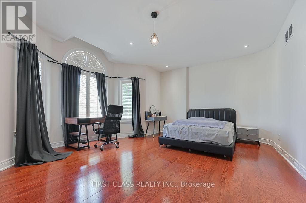 2 WAINWRIGHT AVENUE - 32