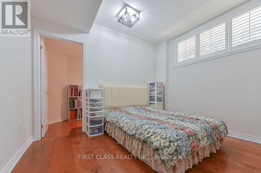 2 WAINWRIGHT AVENUE - 44