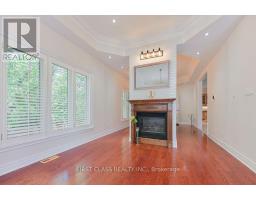 Kitchen - 2 Wainwright Avenue, Richmond Hill, ON L4C5R5 Photo 8