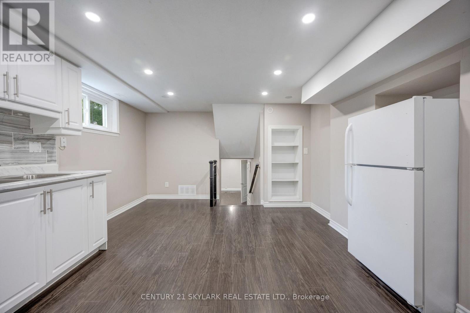 71 ABELL DRIVE S - 22