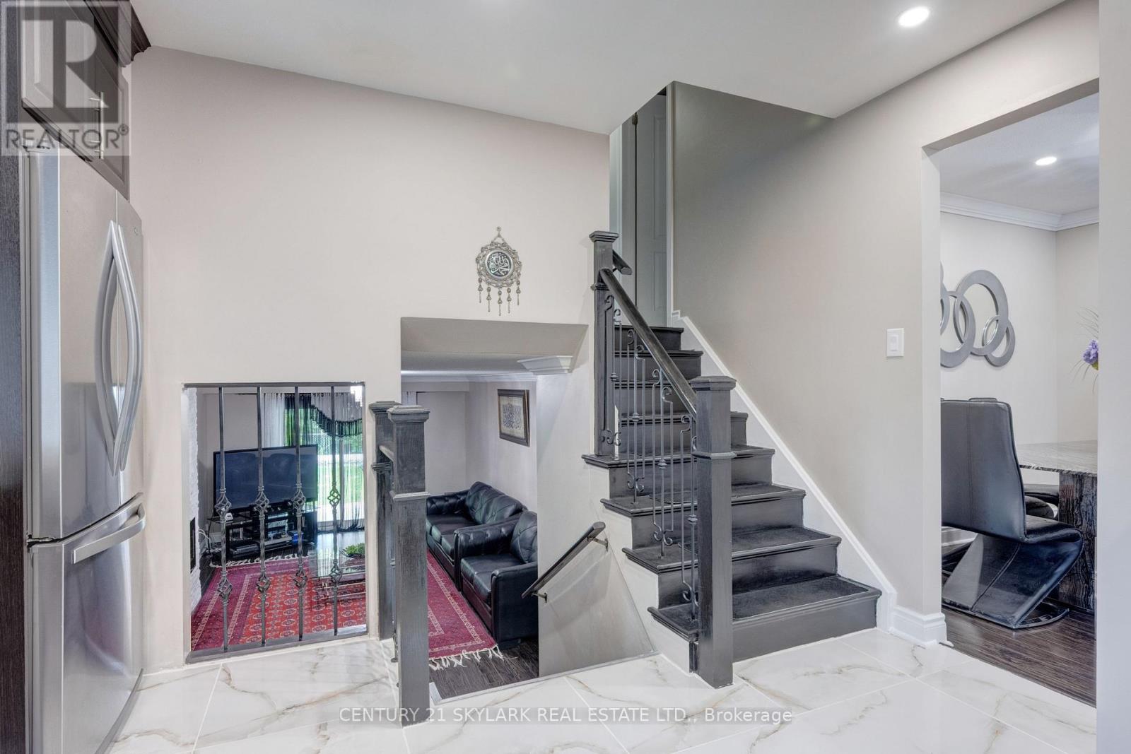 71 ABELL DRIVE S - 3