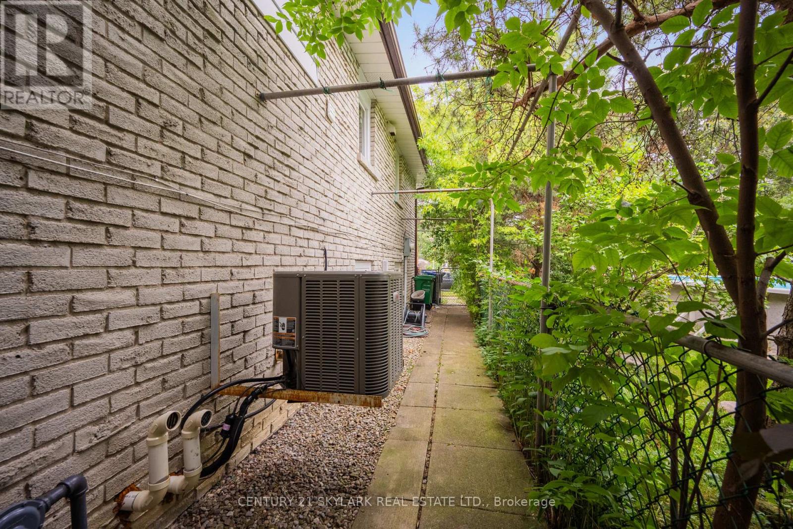71 ABELL DRIVE S - 45
