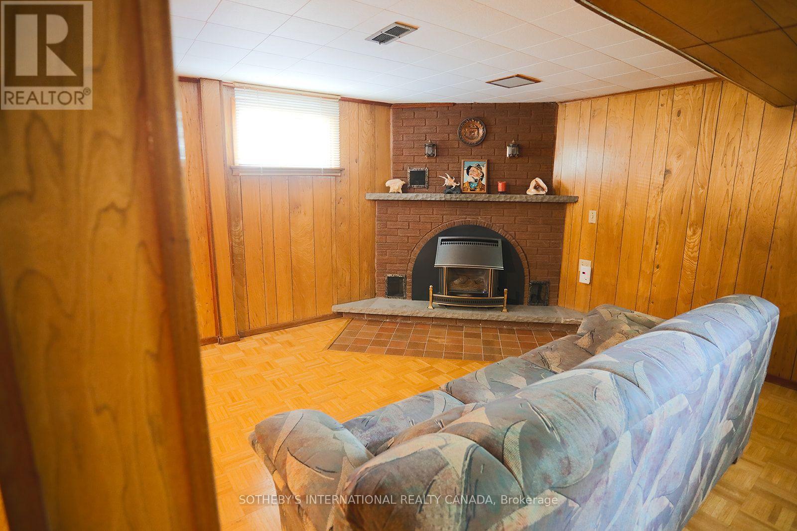 12 WATERBURY DRIVE - 24