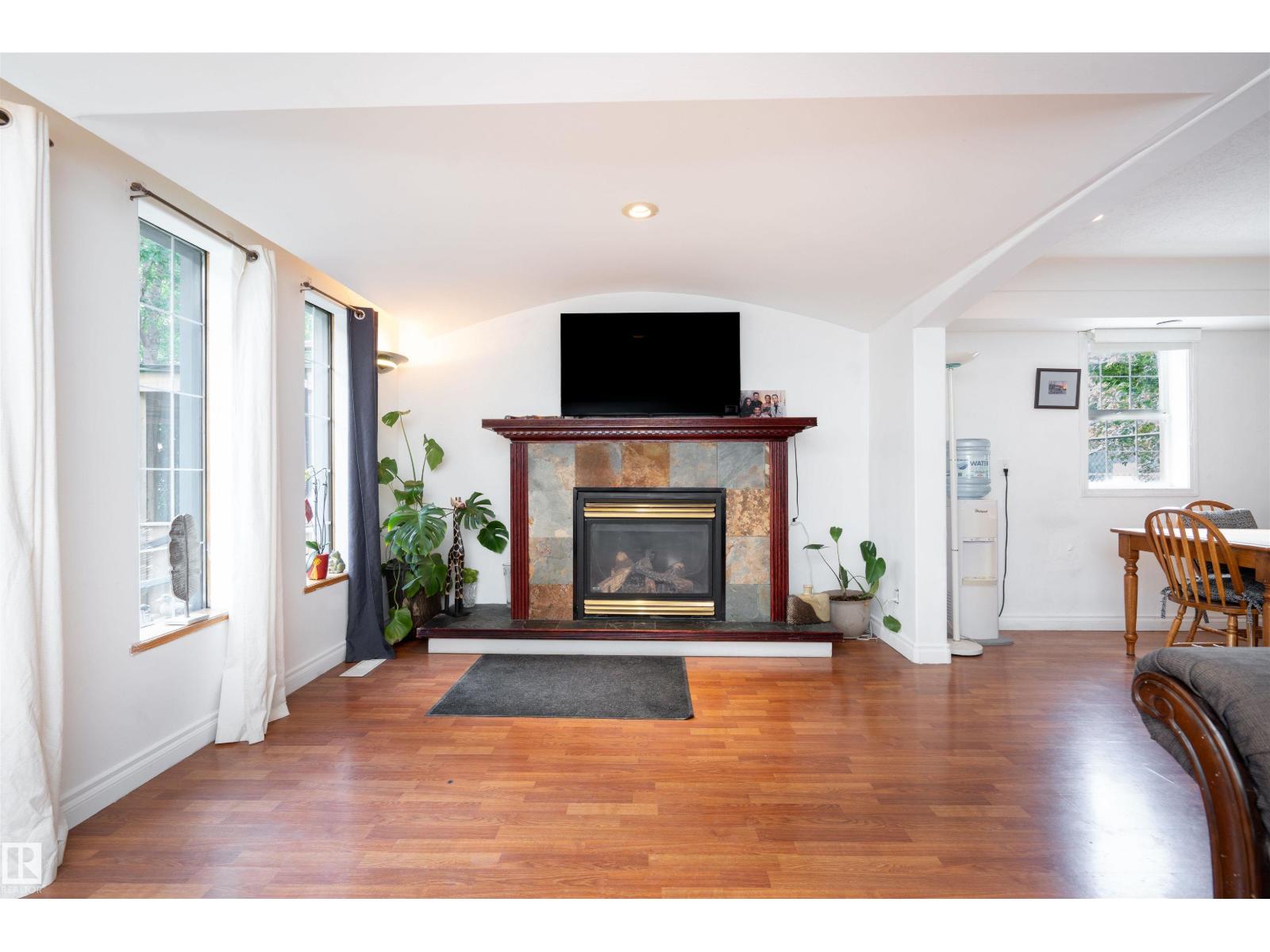 11918 42 St NW photo 2 — MLS® E4504230