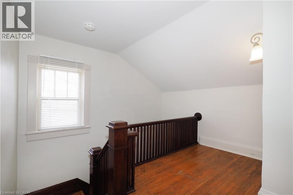 33 MAIN Street E - 22