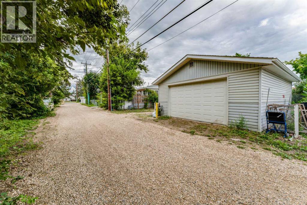 Listing photo – 4729 49A Avenue, Lacombe