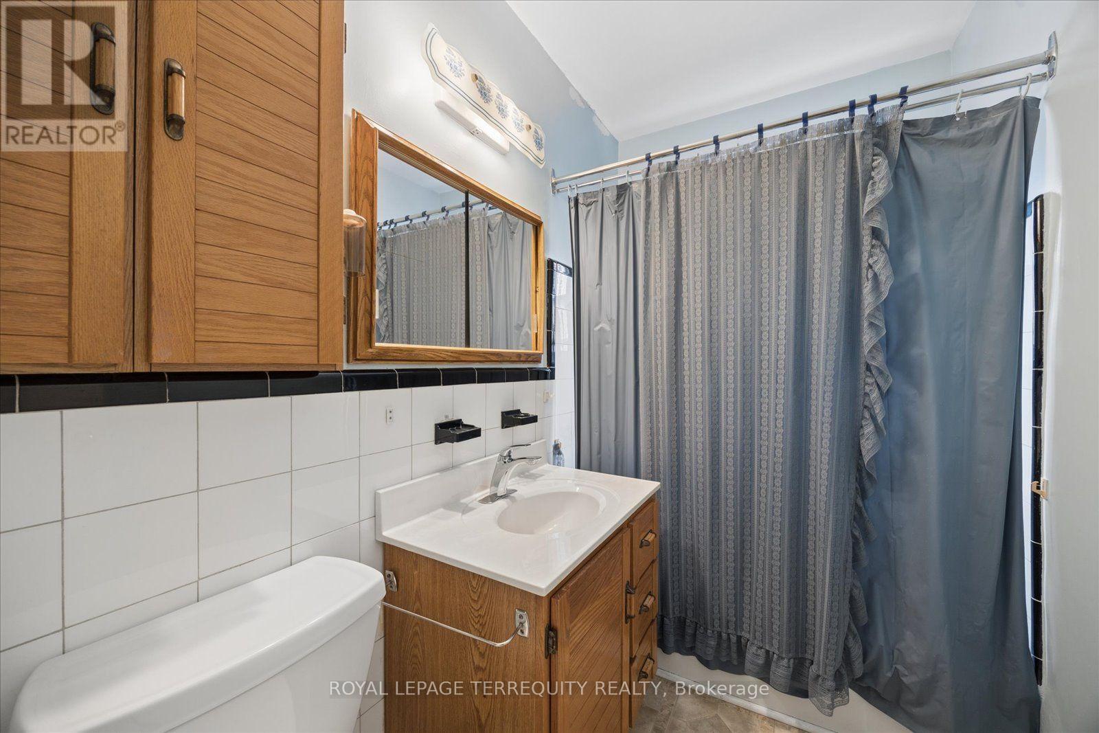 120 ELLINGTON DRIVE - 15