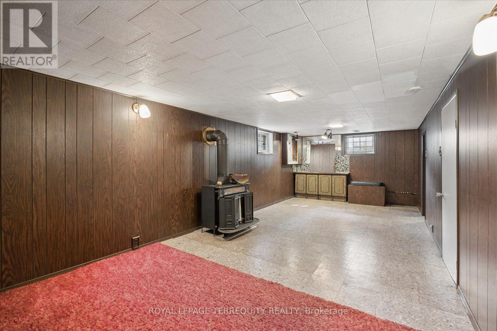 120 ELLINGTON DRIVE - 21