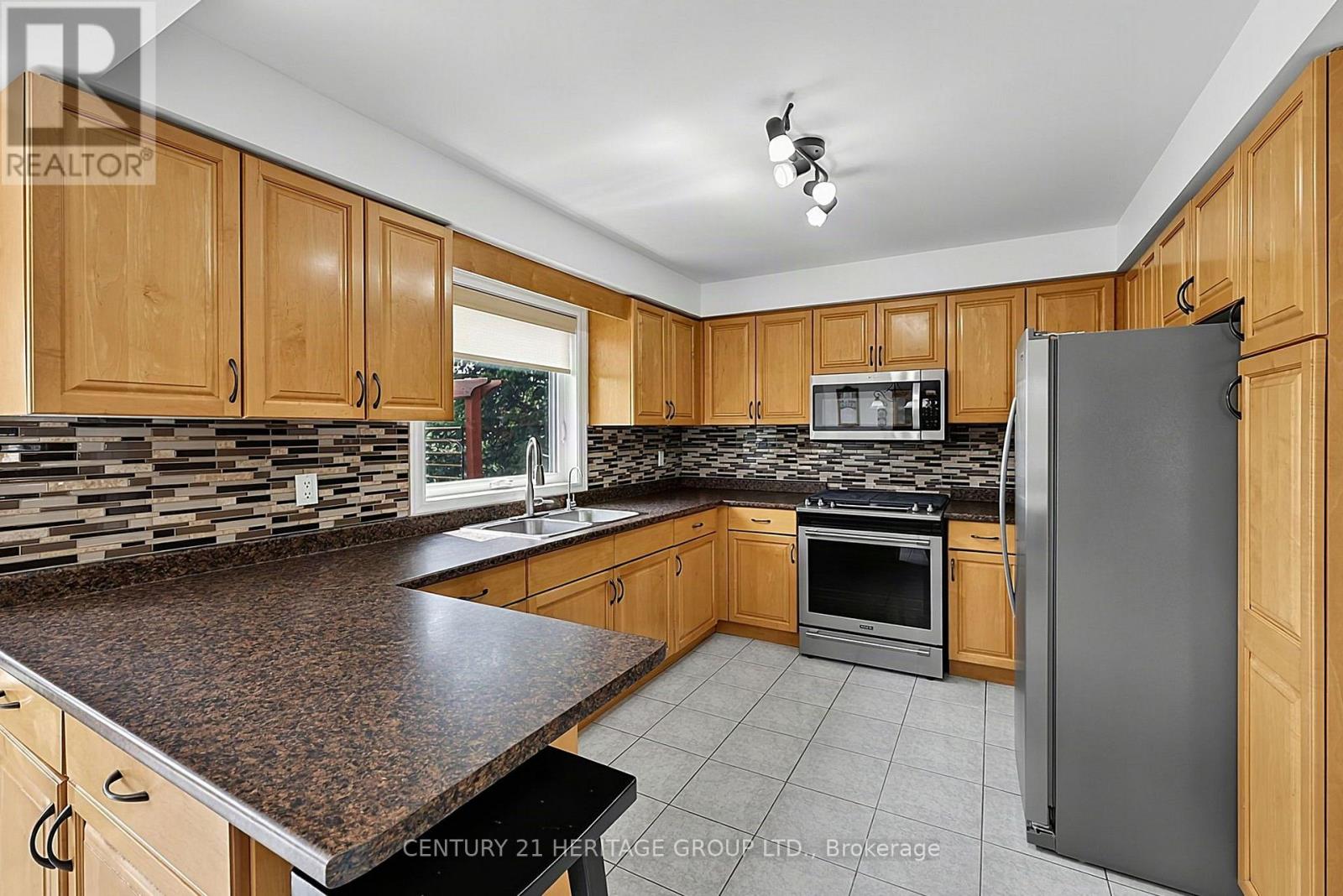 23 PARKSIDE COURT - Image 11