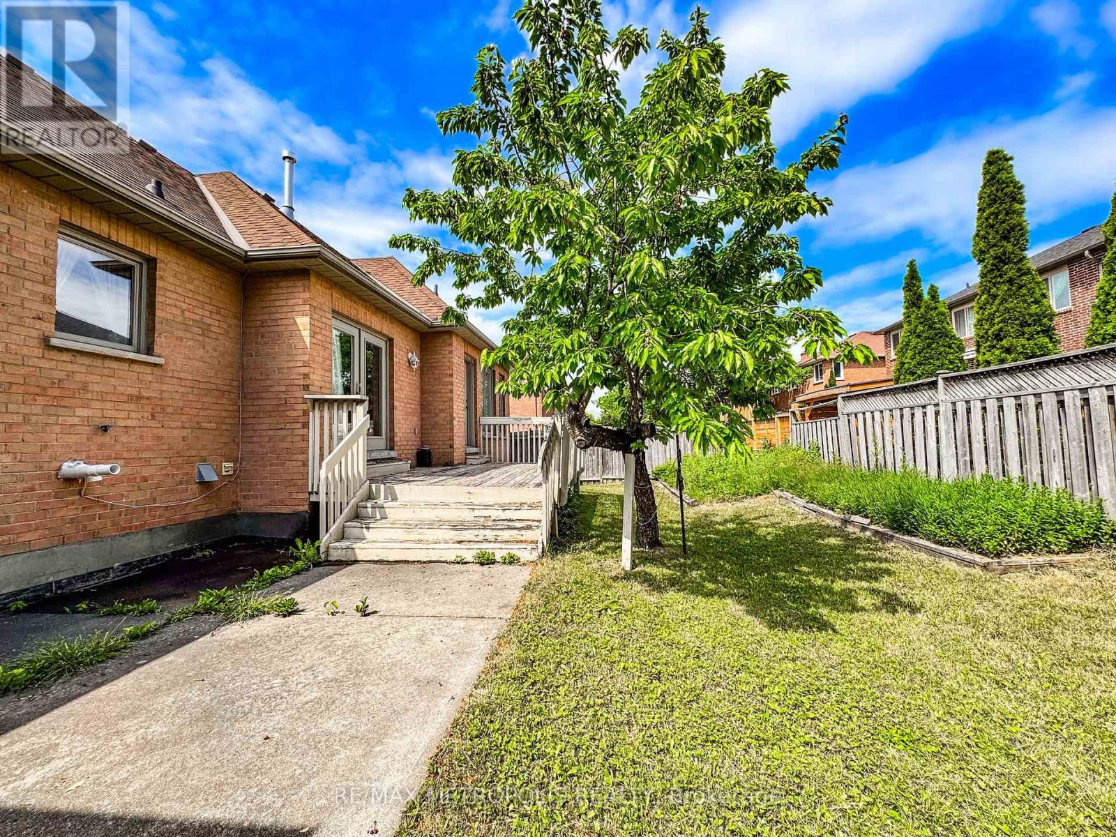 416 ELGIN MILLS ROAD W - 17