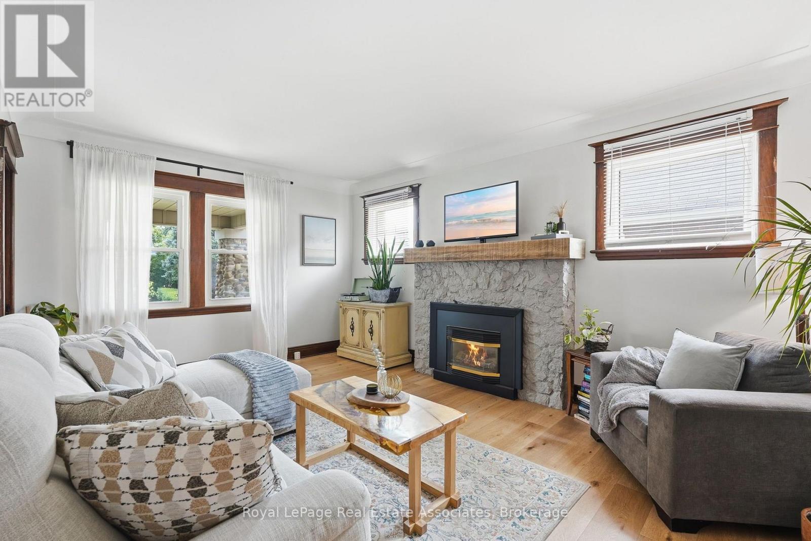 96 HUXLEY AVENUE S - Image 13