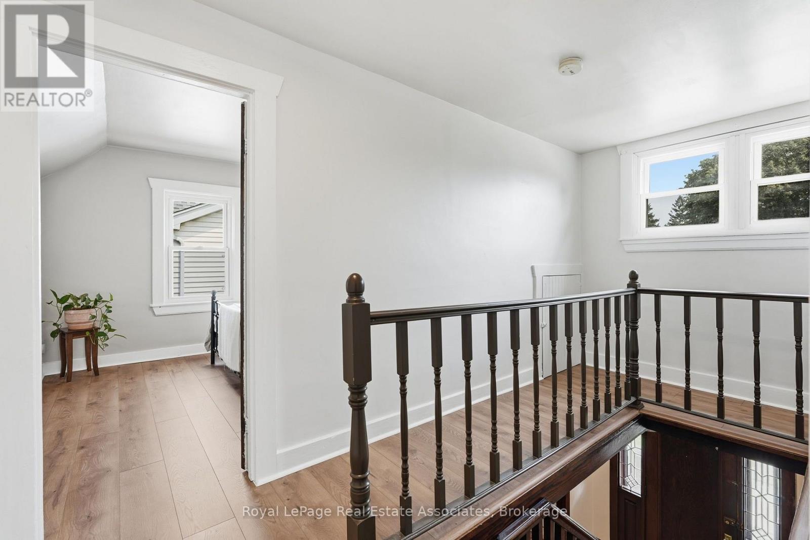 96 HUXLEY AVENUE S - Image 29