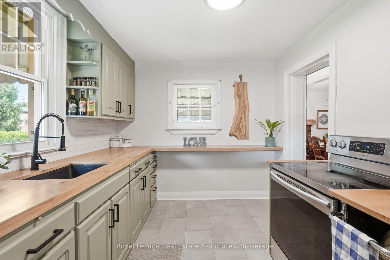 96 HUXLEY AVENUE S - Image 25