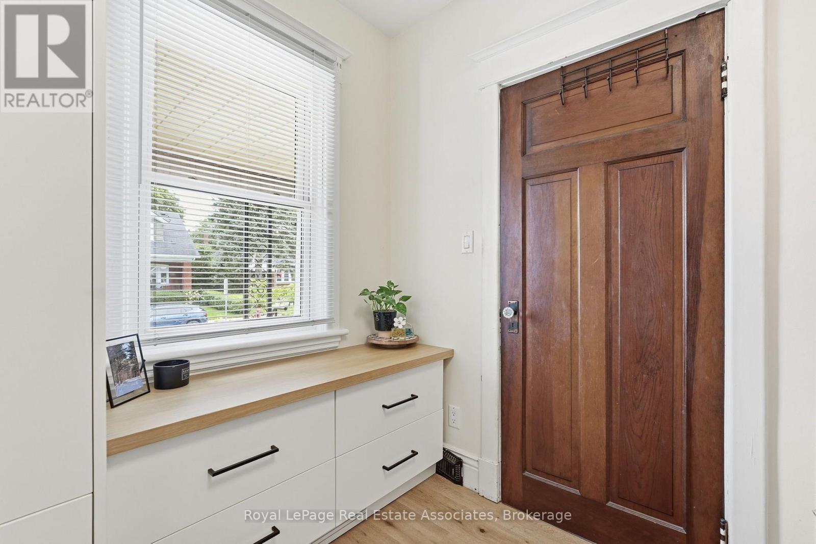 96 HUXLEY AVENUE S - Image 31