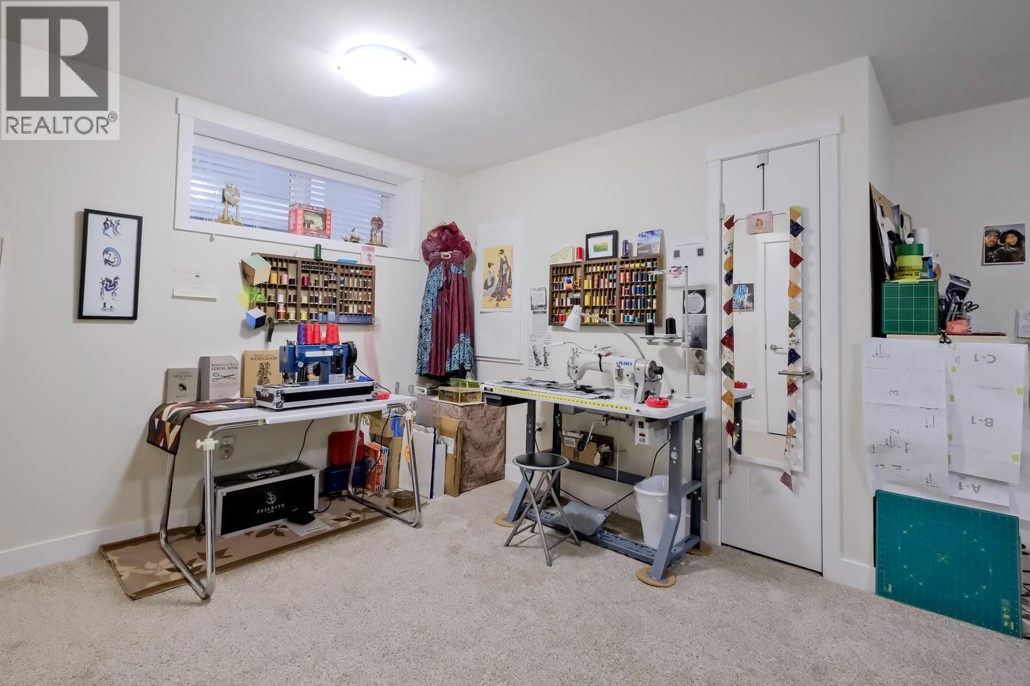926 HOLDEN Road - Image 34